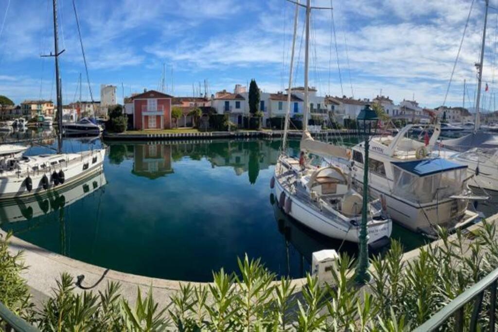 Charmant Appartement A Port Grimaud Esterno foto